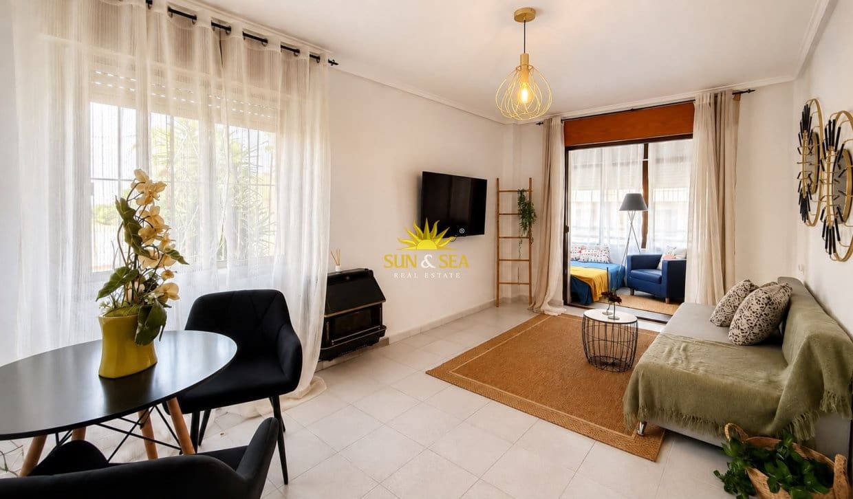 1 makuuhuone Huoneisto myytävänä paikassa Torrevieja mukana 
autotalli - 84 900 € (Ref: 9906628)