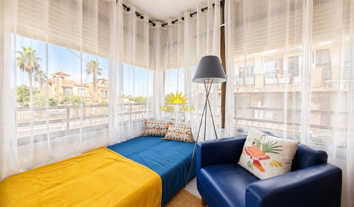 1 makuuhuone Huoneisto myytävänä paikassa Torrevieja mukana 
autotalli - 84 900 € (Ref: 9906628)
