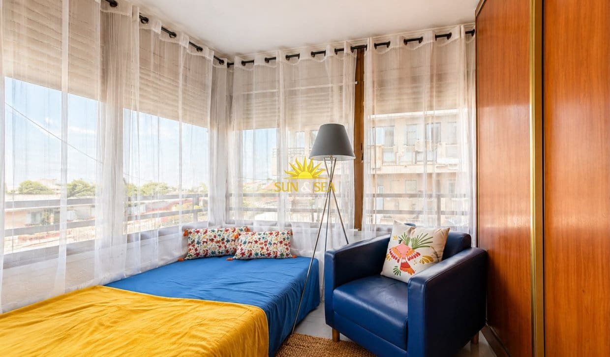 1 makuuhuone Huoneisto myytävänä paikassa Torrevieja mukana 
autotalli - 84 900 € (Ref: 9906628)