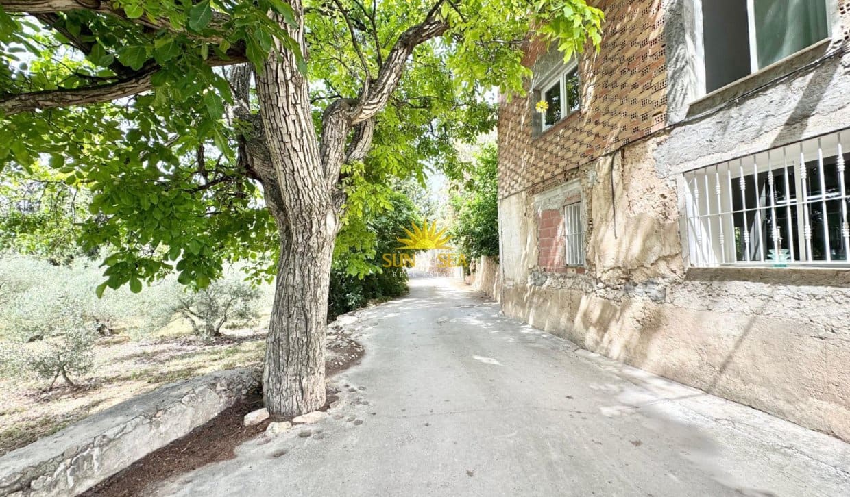 2 bedroom Townhouse for rent in Caravaca de la Cruz - € 600 (Ref: 9908956)