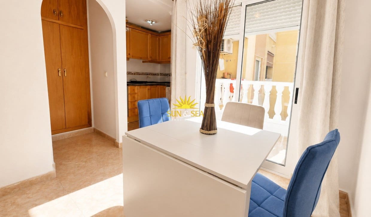 1 Zimmer Studio zu verkaufen in Torrevieja mit Pool - 104.900 € (Ref: 9909758)