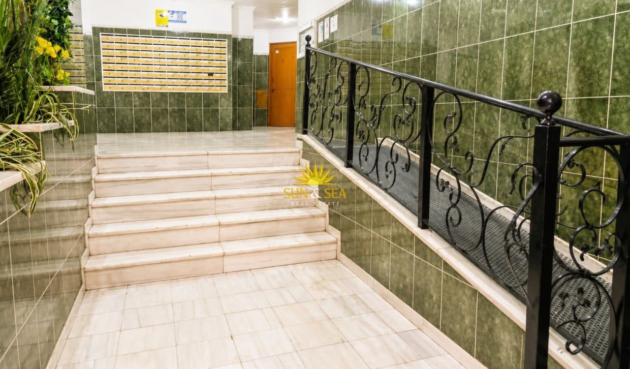 1 Zimmer Studio zu verkaufen in Torrevieja mit Pool - 104.900 € (Ref: 9909758)