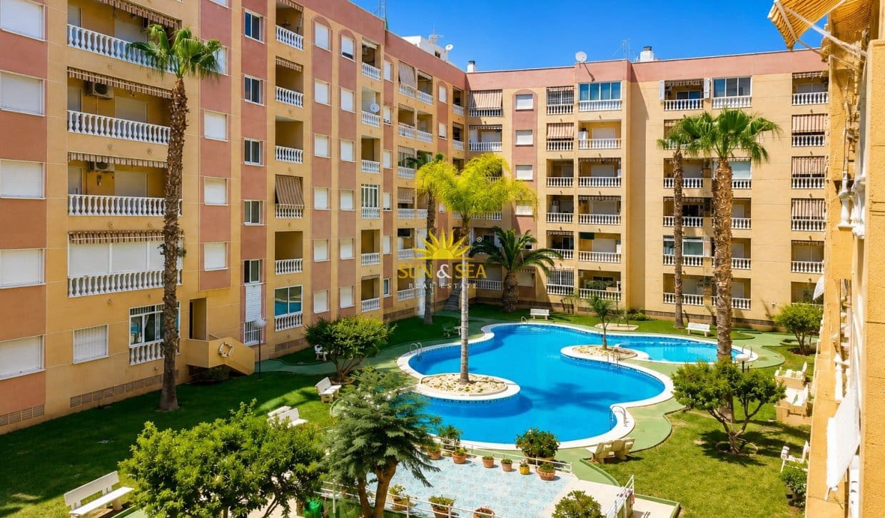 1 Zimmer Studio zu verkaufen in Torrevieja mit Pool - 104.900 € (Ref: 9909758)