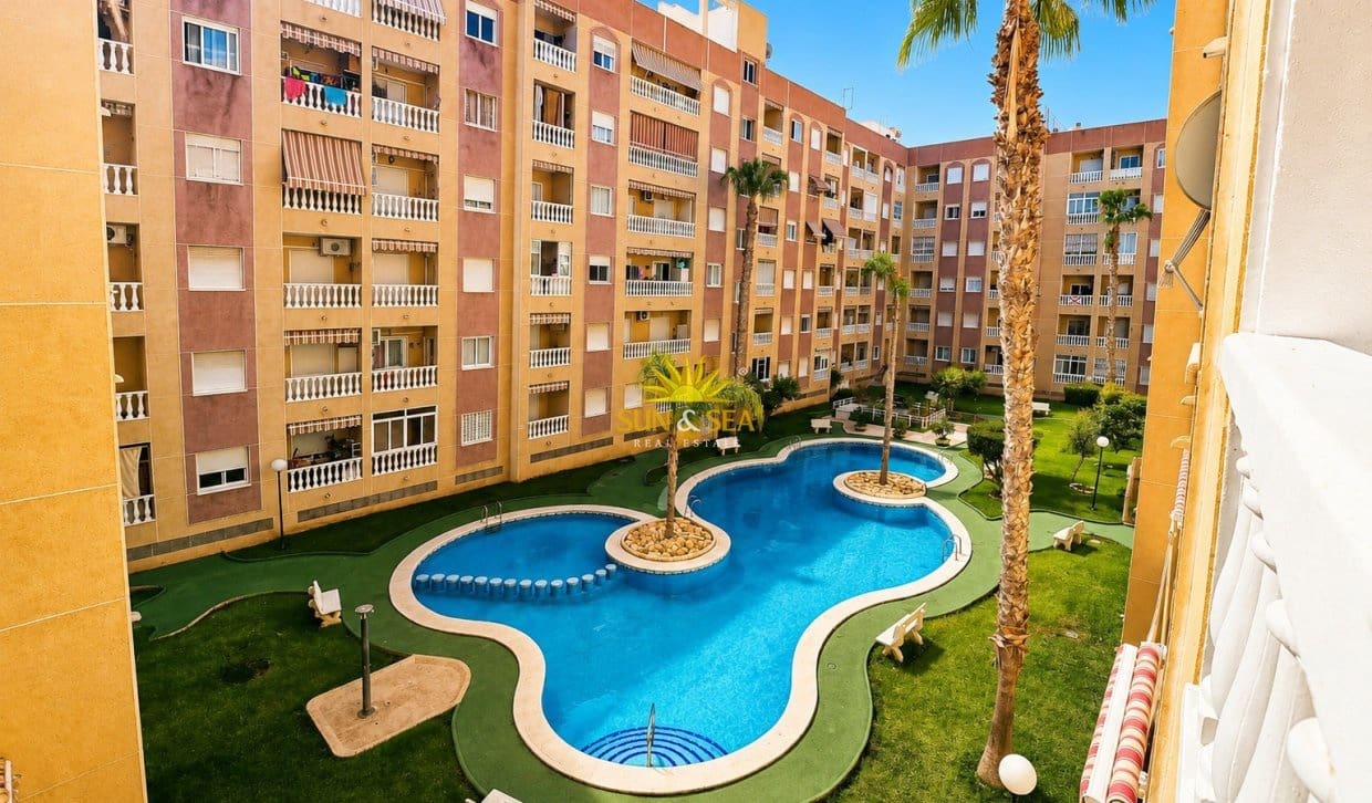 1 Zimmer Studio zu verkaufen in Torrevieja mit Pool - 104.900 € (Ref: 9909758)