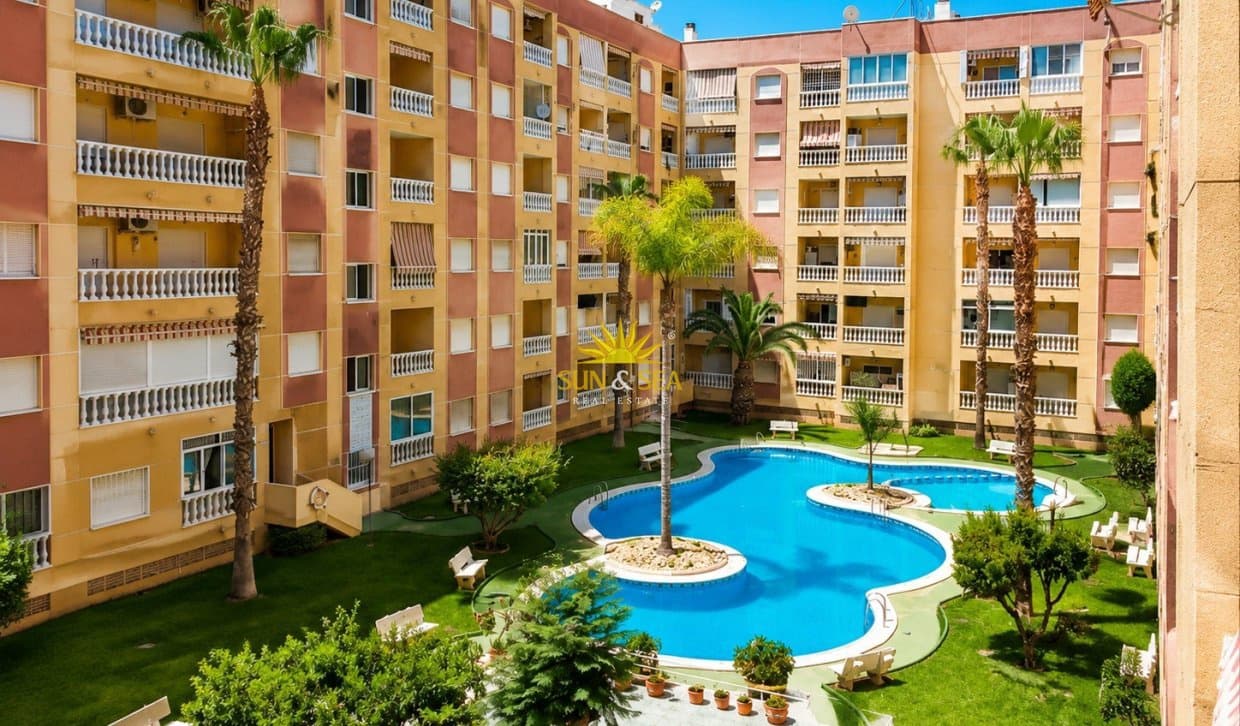 1 Zimmer Studio zu verkaufen in Torrevieja mit Pool - 104.900 € (Ref: 9909758)