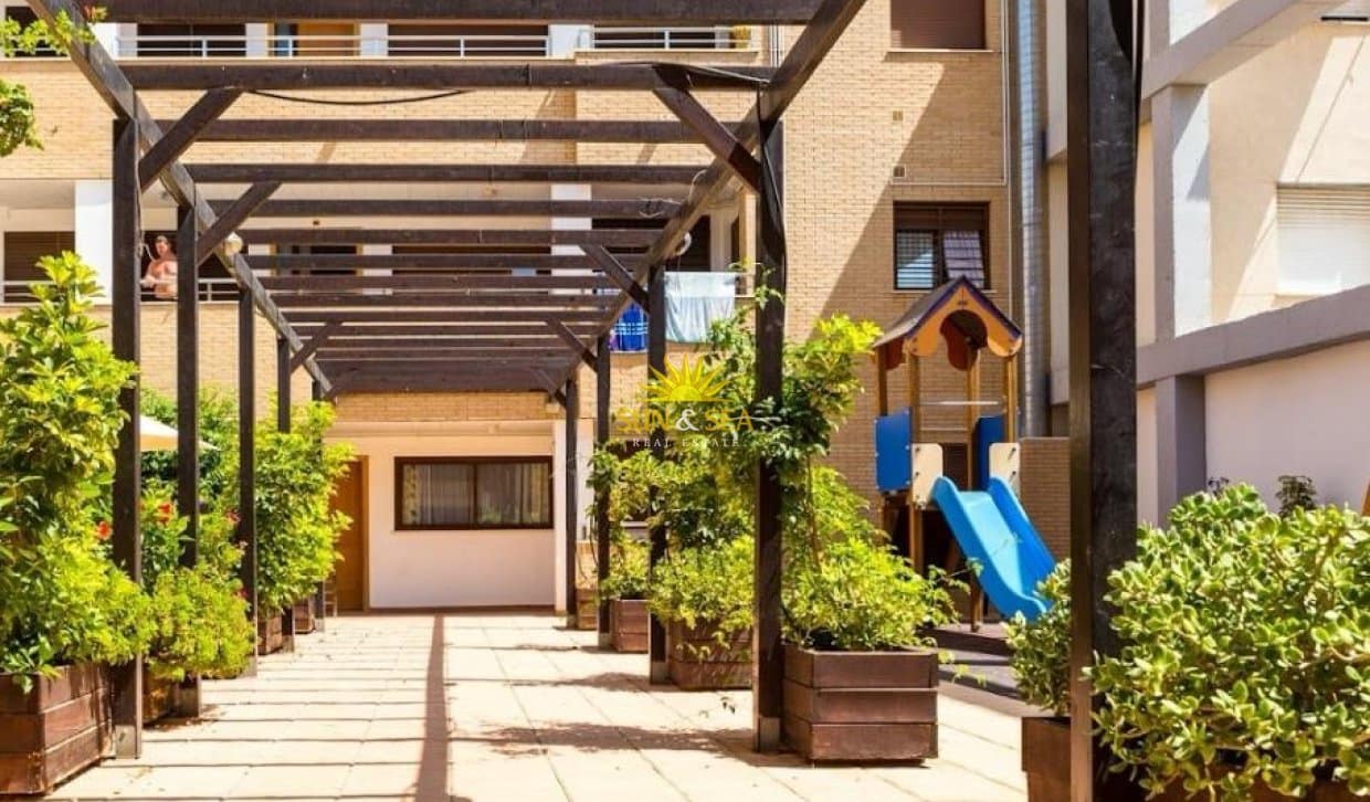 2 bedroom Apartment for rent in Los Cuarteros with pool garage - € 850 (Ref: 9909759)