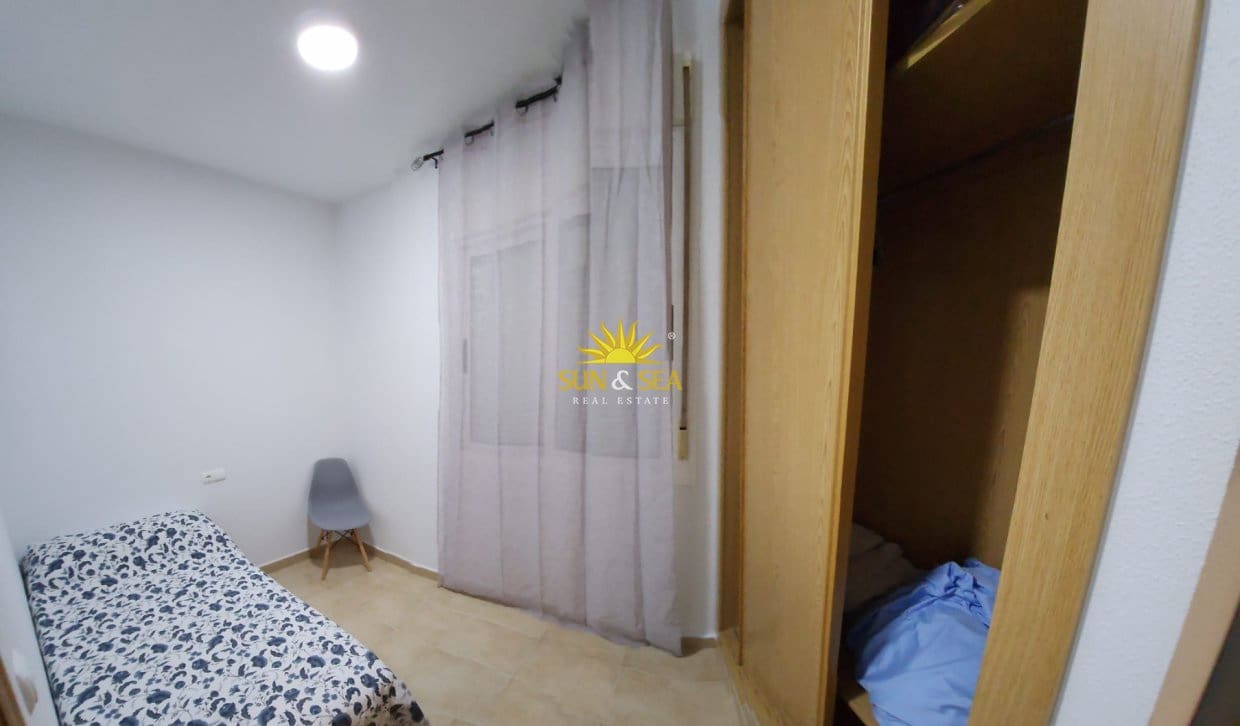 2 slaapkamer Appartement te huur in Los Alcazares met garage - € 900 (Ref: 9909760)