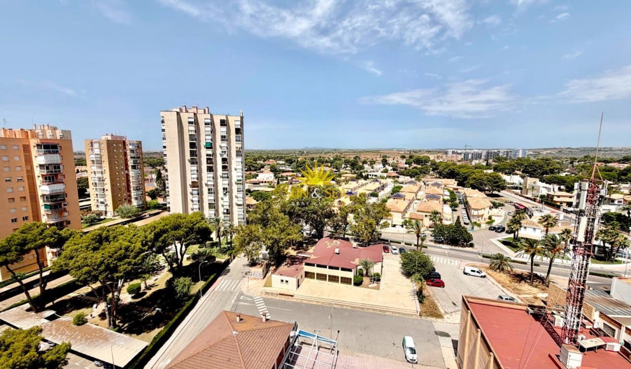 Apartamento de 2 habitaciones en Dehesa de Campoamor en venta - 500.000 € (Ref: 9911847)