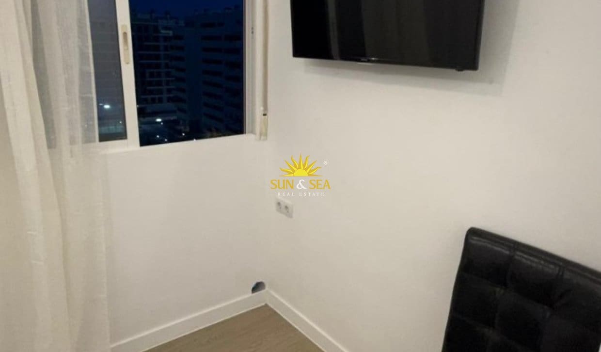 Apartamento de 1 habitación en Playa de San Juan en alquiler con piscina garaje - 1.700 € (Ref: 9914599)