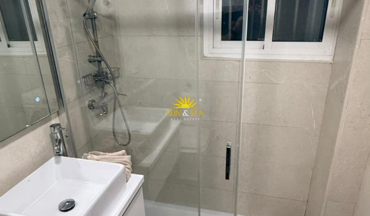 Apartamento de 1 habitación en Playa de San Juan en alquiler con piscina garaje - 1.700 € (Ref: 9914599)