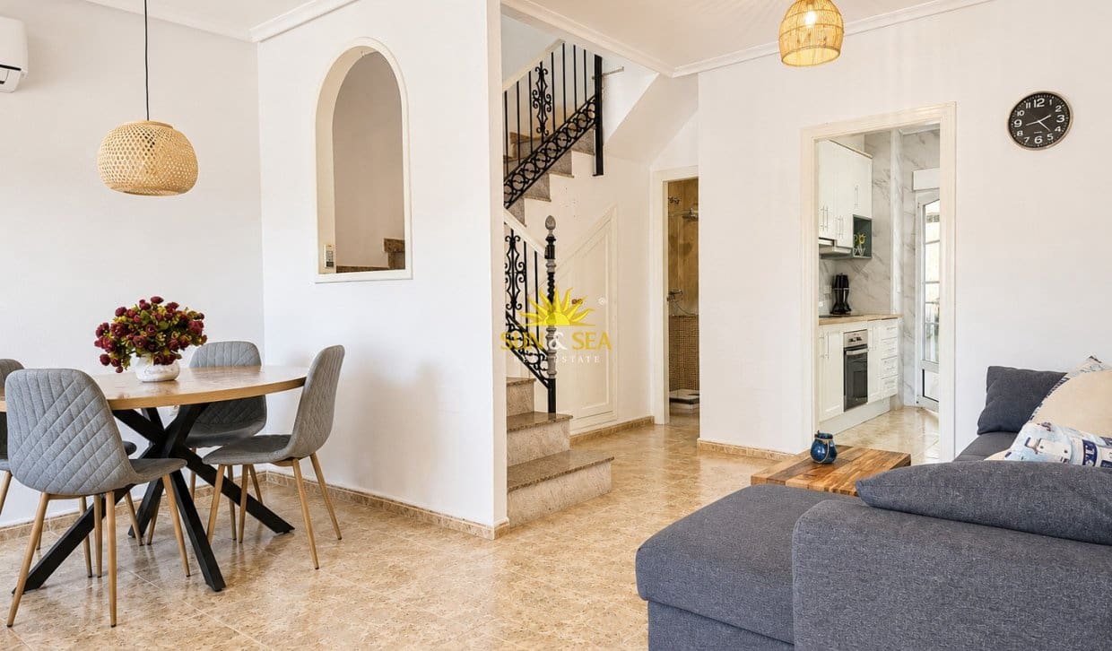 3 Zimmer Haus zu verkaufen in Villamartin mit Pool - 238.900 € (Ref: 9914601)