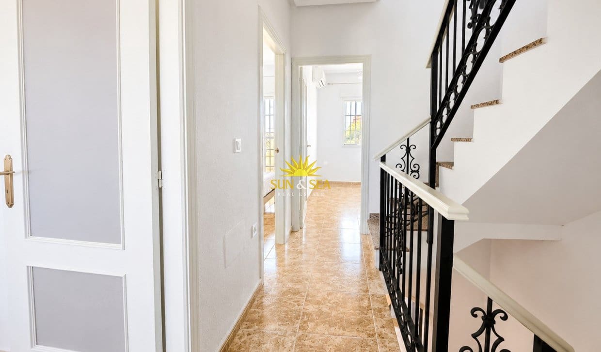 3 Zimmer Haus zu verkaufen in Villamartin mit Pool - 238.900 € (Ref: 9914601)