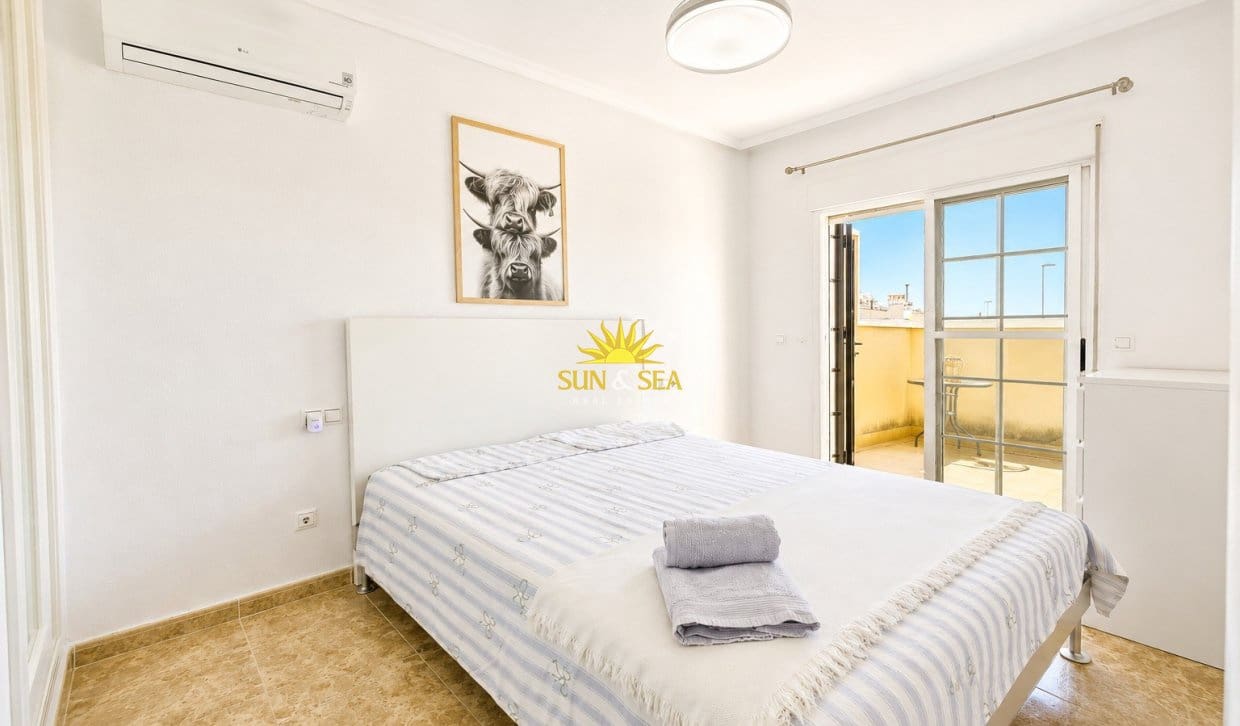 3 Zimmer Haus zu verkaufen in Villamartin mit Pool - 238.900 € (Ref: 9914601)