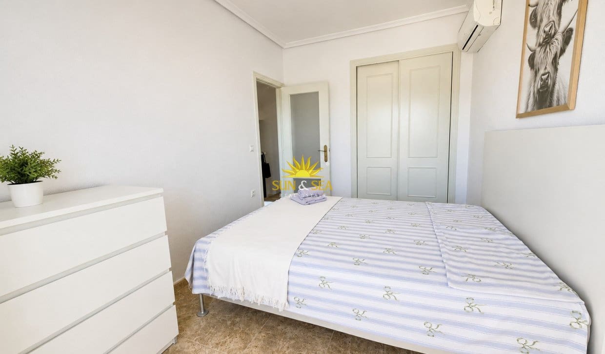 3 Zimmer Haus zu verkaufen in Villamartin mit Pool - 238.900 € (Ref: 9914601)