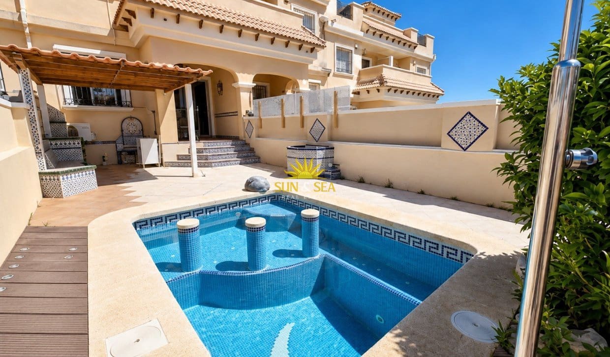 3 Zimmer Haus zu verkaufen in Villamartin mit Pool - 238.900 € (Ref: 9914601)