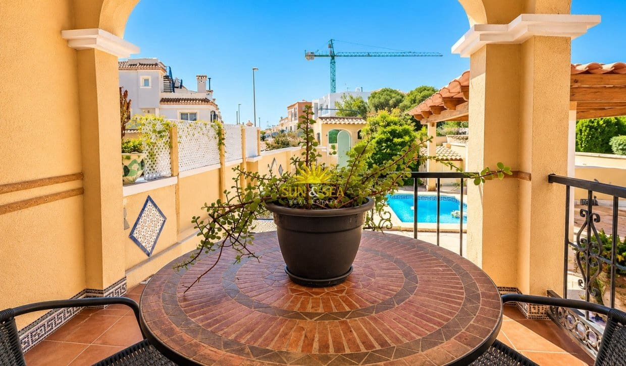 3 Zimmer Haus zu verkaufen in Villamartin mit Pool - 238.900 € (Ref: 9914601)