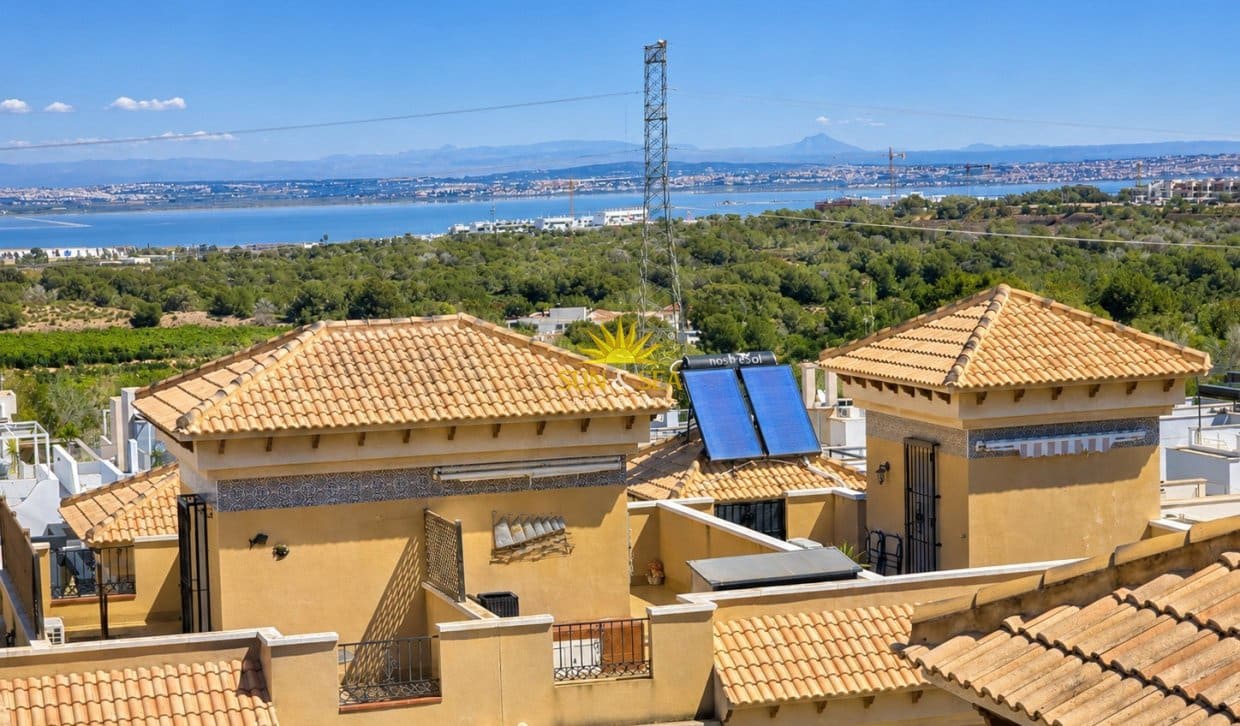 3 Zimmer Haus zu verkaufen in Villamartin mit Pool - 238.900 € (Ref: 9914601)