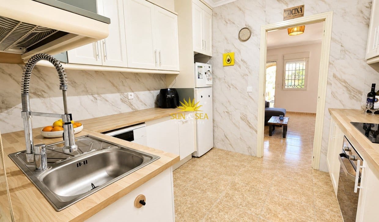 3 Zimmer Haus zu verkaufen in Villamartin mit Pool - 238.900 € (Ref: 9914601)