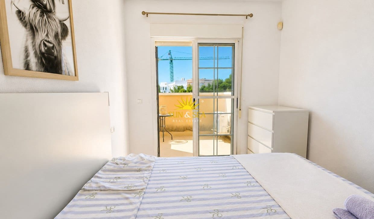 3 Zimmer Haus zu verkaufen in Villamartin mit Pool - 238.900 € (Ref: 9914601)