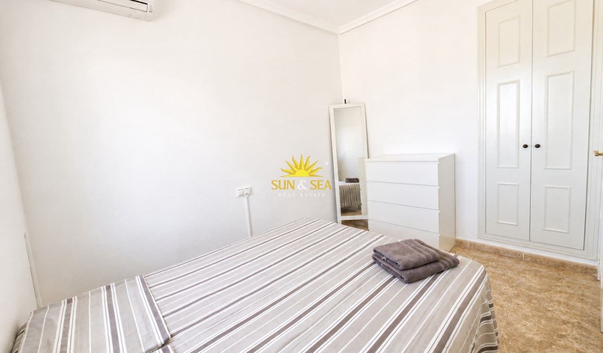 3 Zimmer Haus zu verkaufen in Villamartin mit Pool - 238.900 € (Ref: 9914601)