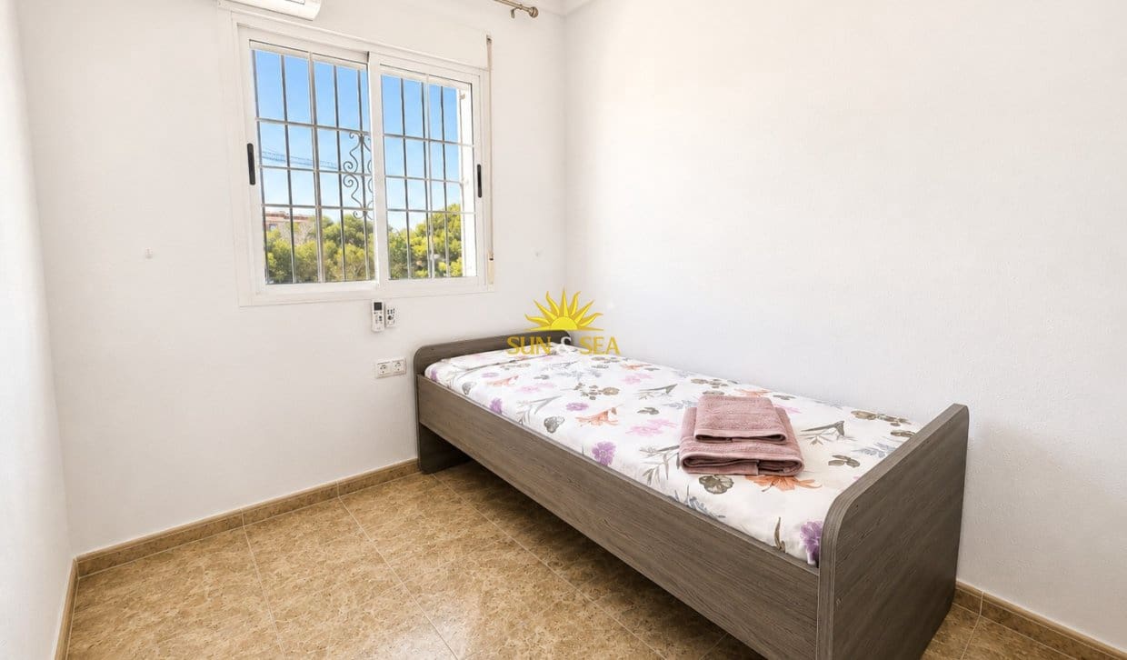 3 Zimmer Haus zu verkaufen in Villamartin mit Pool - 238.900 € (Ref: 9914601)
