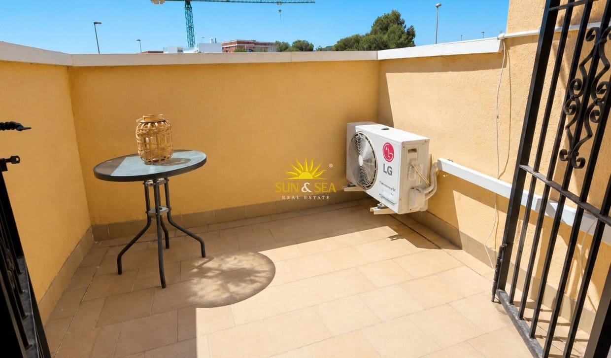 3 Zimmer Haus zu verkaufen in Villamartin mit Pool - 238.900 € (Ref: 9914601)