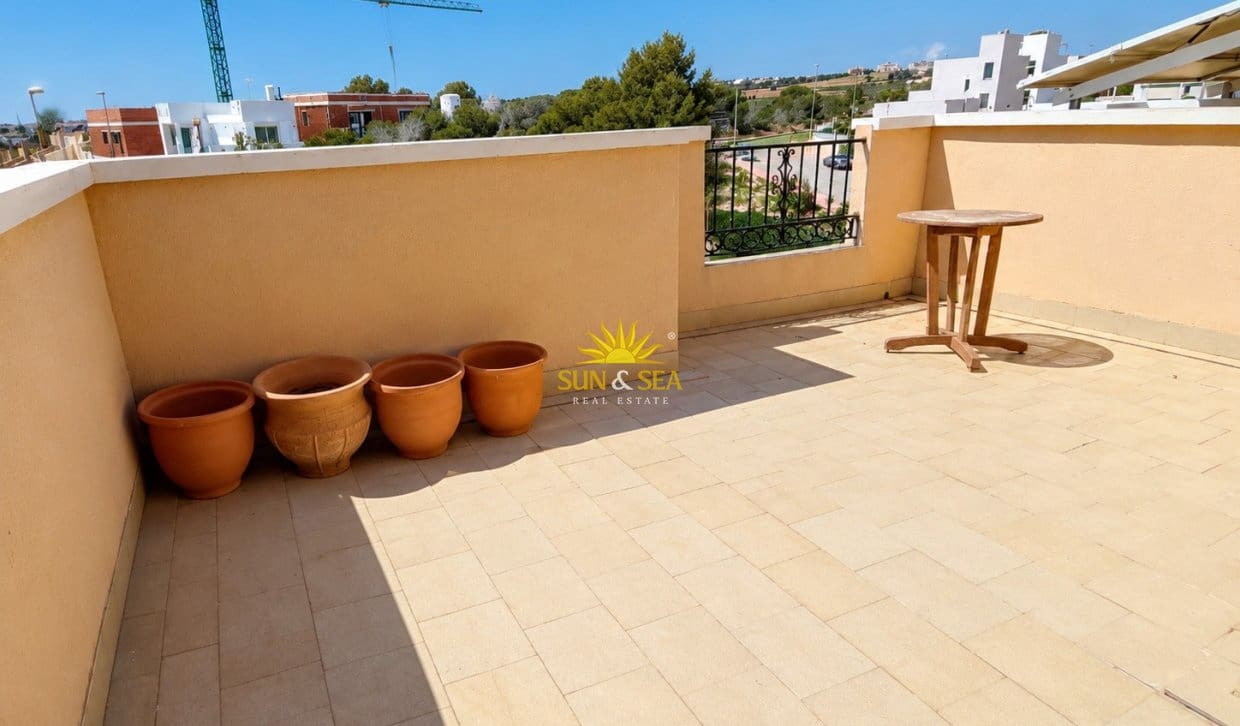 3 Zimmer Haus zu verkaufen in Villamartin mit Pool - 238.900 € (Ref: 9914601)