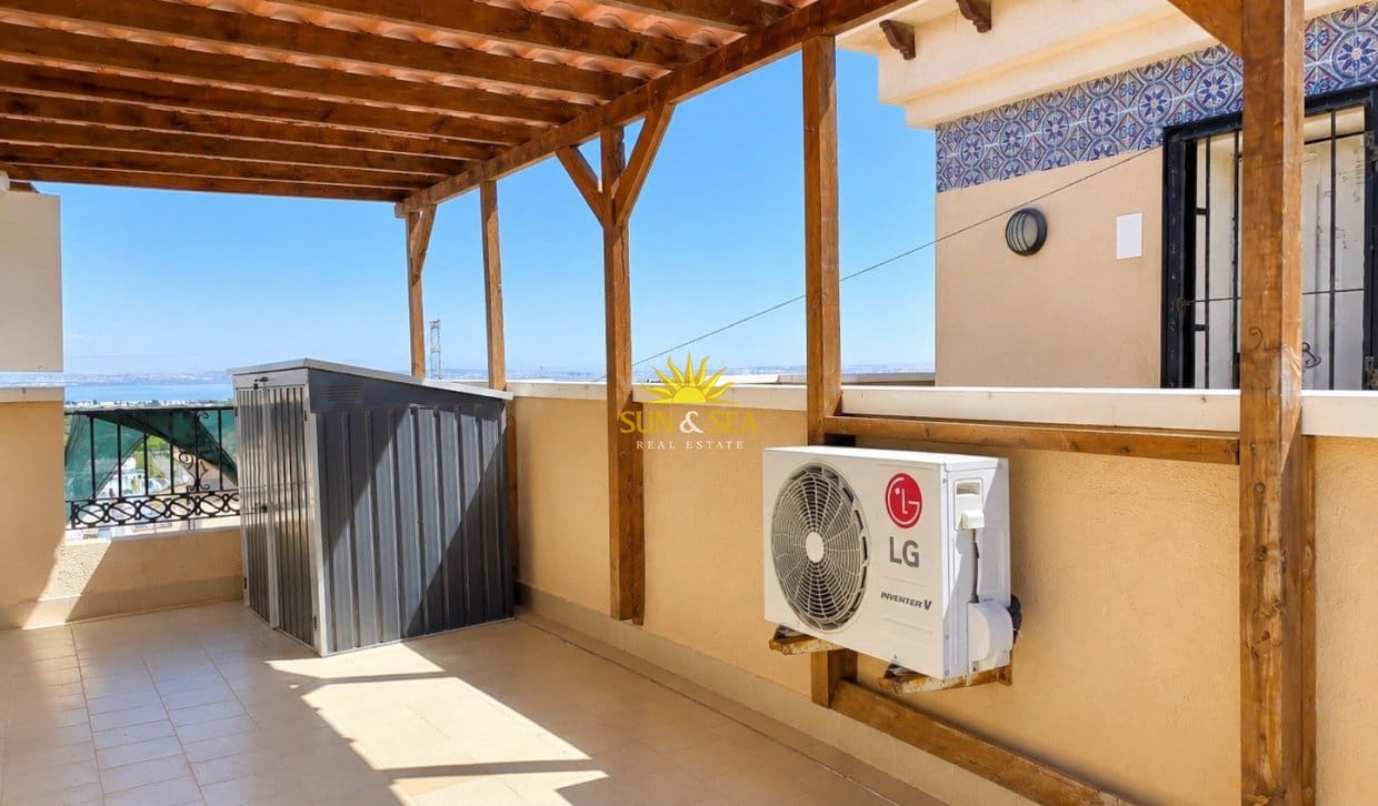 3 Zimmer Haus zu verkaufen in Villamartin mit Pool - 238.900 € (Ref: 9914601)