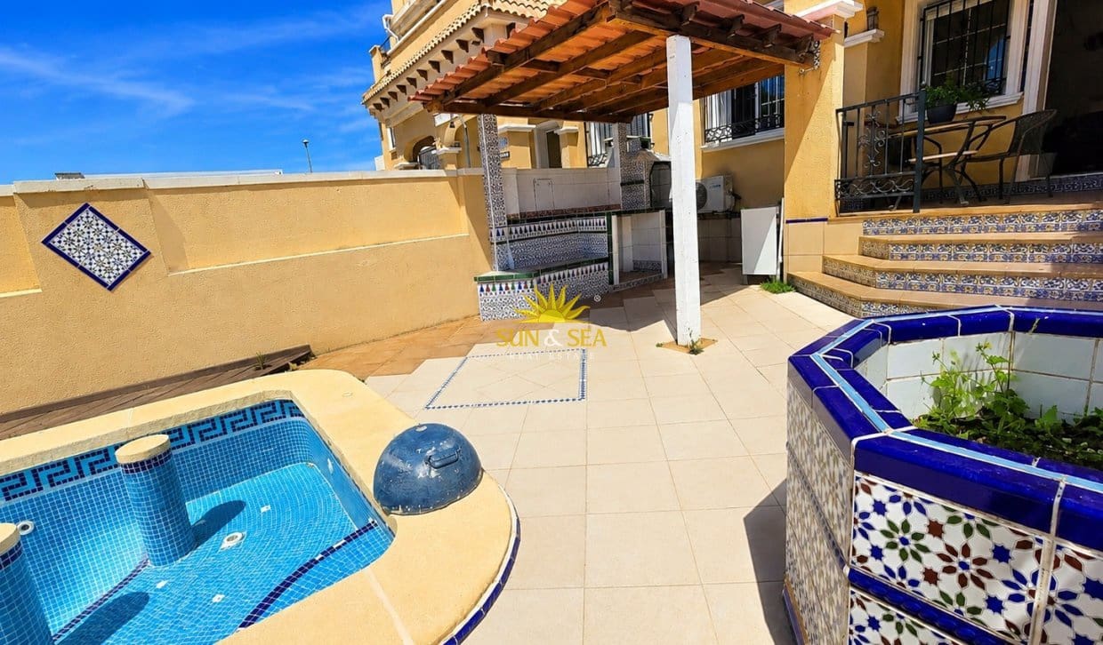 3 Zimmer Haus zu verkaufen in Villamartin mit Pool - 238.900 € (Ref: 9914601)