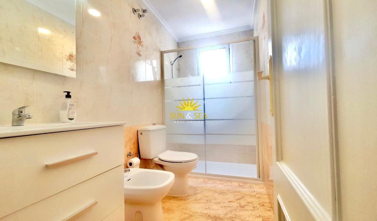 1 Zimmer Apartment zu verkaufen in Torrevieja mit Pool - 169.000 € (Ref: 9914842)