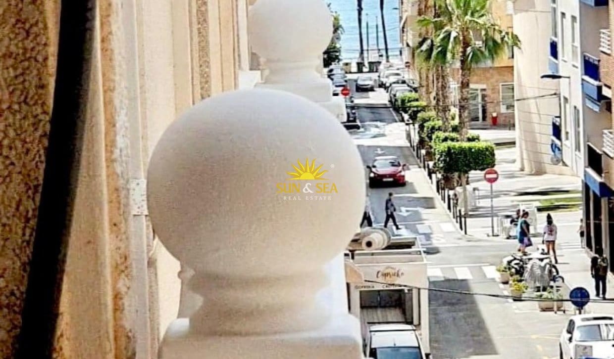 2 makuuhuone Huoneisto myytävänä paikassa Torrevieja mukana uima-altaan - 179 900 € (Ref: 9914843)