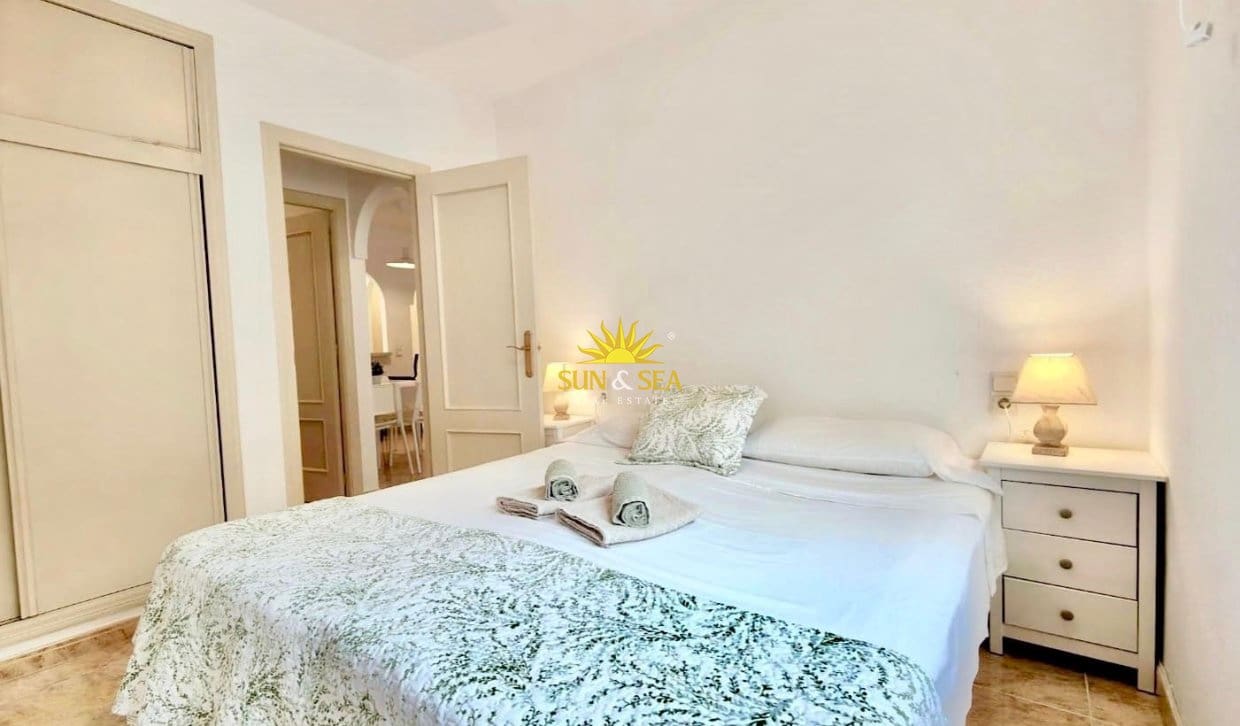 2 makuuhuone Huoneisto myytävänä paikassa Torrevieja mukana uima-altaan - 179 900 € (Ref: 9914843)