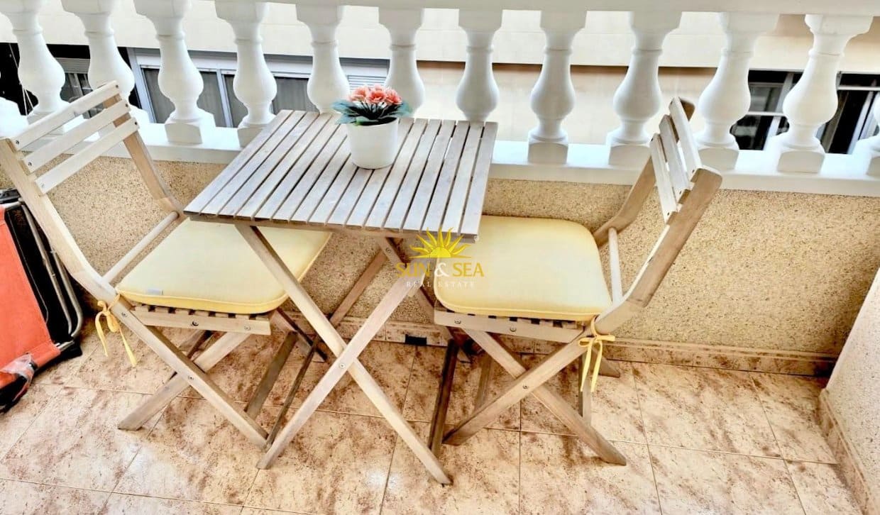 2 makuuhuone Huoneisto myytävänä paikassa Torrevieja mukana uima-altaan - 179 900 € (Ref: 9914843)