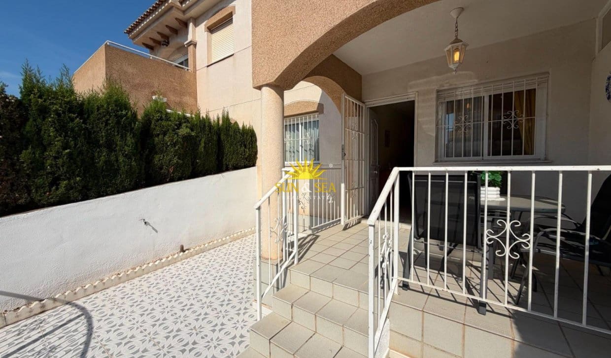 2 slaapkamer Bungalow te koop in Torrevieja met zwembad - € 157.500 (Ref: 9915020)