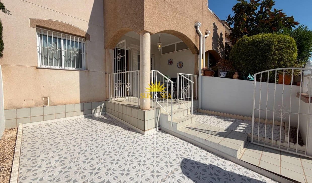 2 slaapkamer Bungalow te koop in Torrevieja met zwembad - € 157.500 (Ref: 9915020)