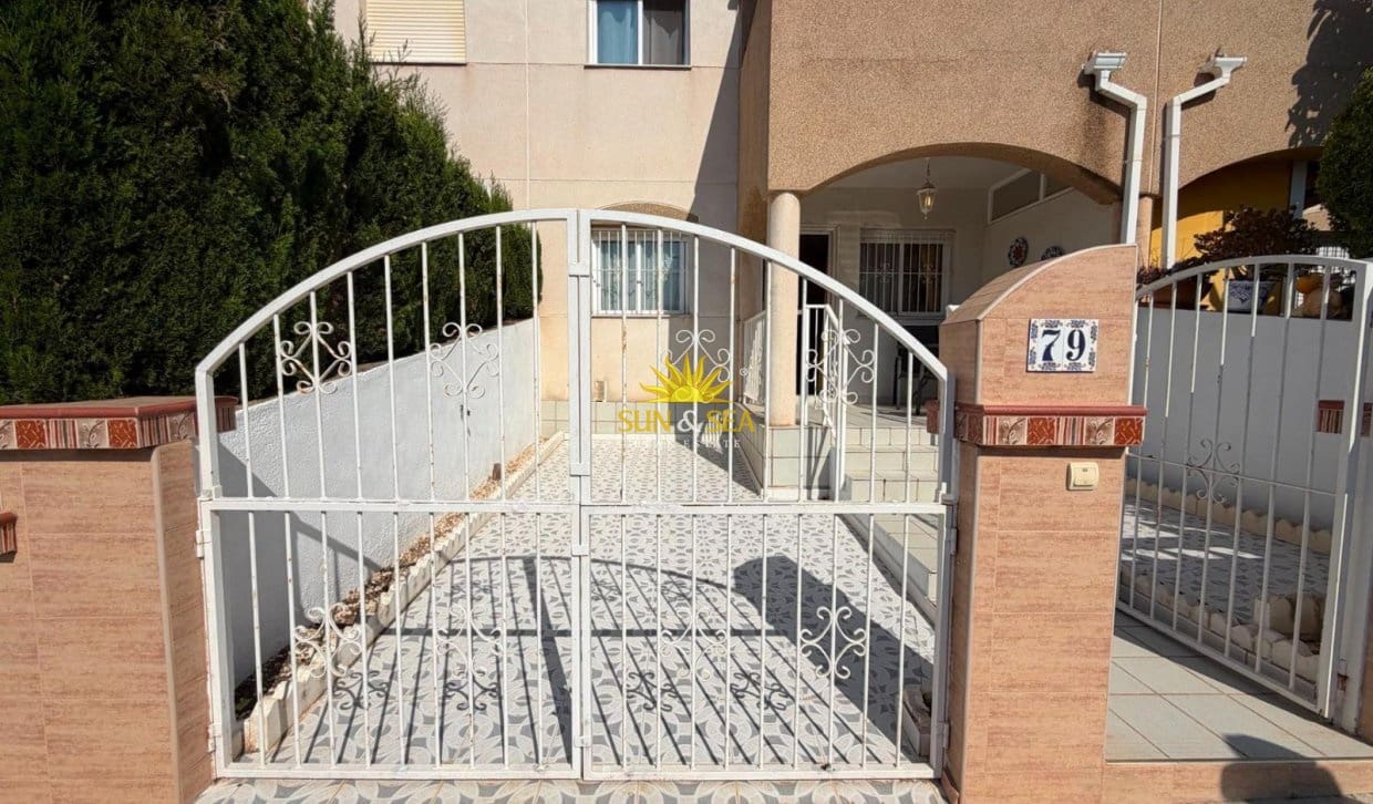 2 slaapkamer Bungalow te koop in Torrevieja met zwembad - € 157.500 (Ref: 9915020)