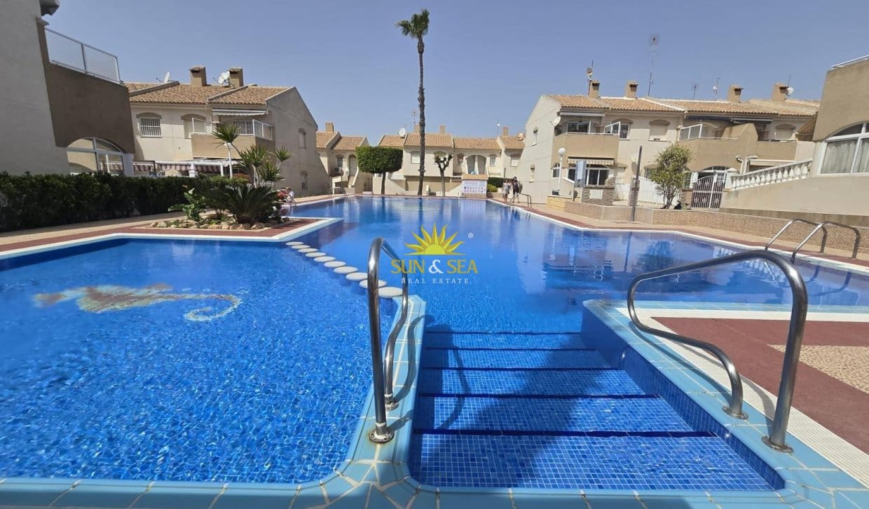 2 slaapkamer Bungalow te koop in Torrevieja met zwembad - € 157.500 (Ref: 9915020)