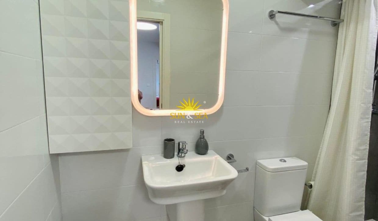 2 Zimmer Apartment zu vermieten in Torrevieja - 900 € (Ref: 9918626)