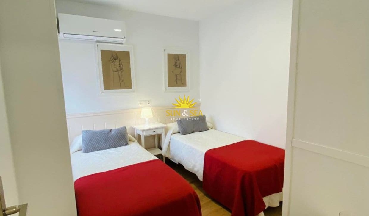 2 Zimmer Apartment zu vermieten in Torrevieja - 900 € (Ref: 9918626)