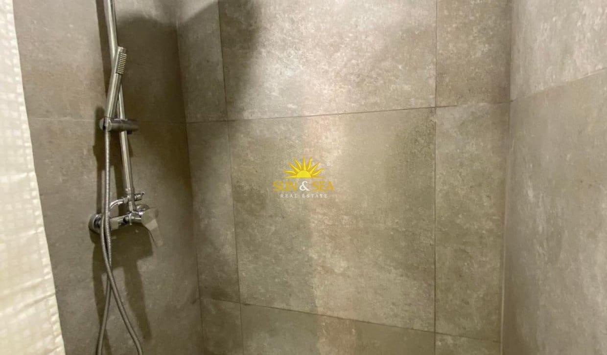 2 Zimmer Apartment zu vermieten in Torrevieja - 900 € (Ref: 9918626)