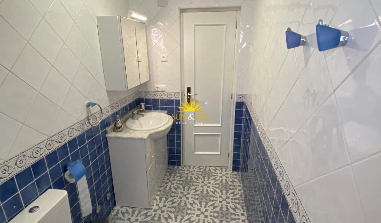 2 Zimmer Apartment zu vermieten in Torrevieja - 900 € (Ref: 9918626)