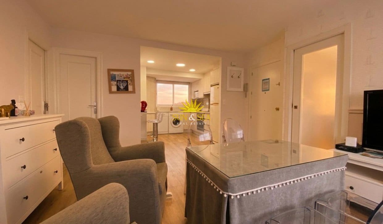 2 Zimmer Apartment zu vermieten in Torrevieja - 900 € (Ref: 9918626)