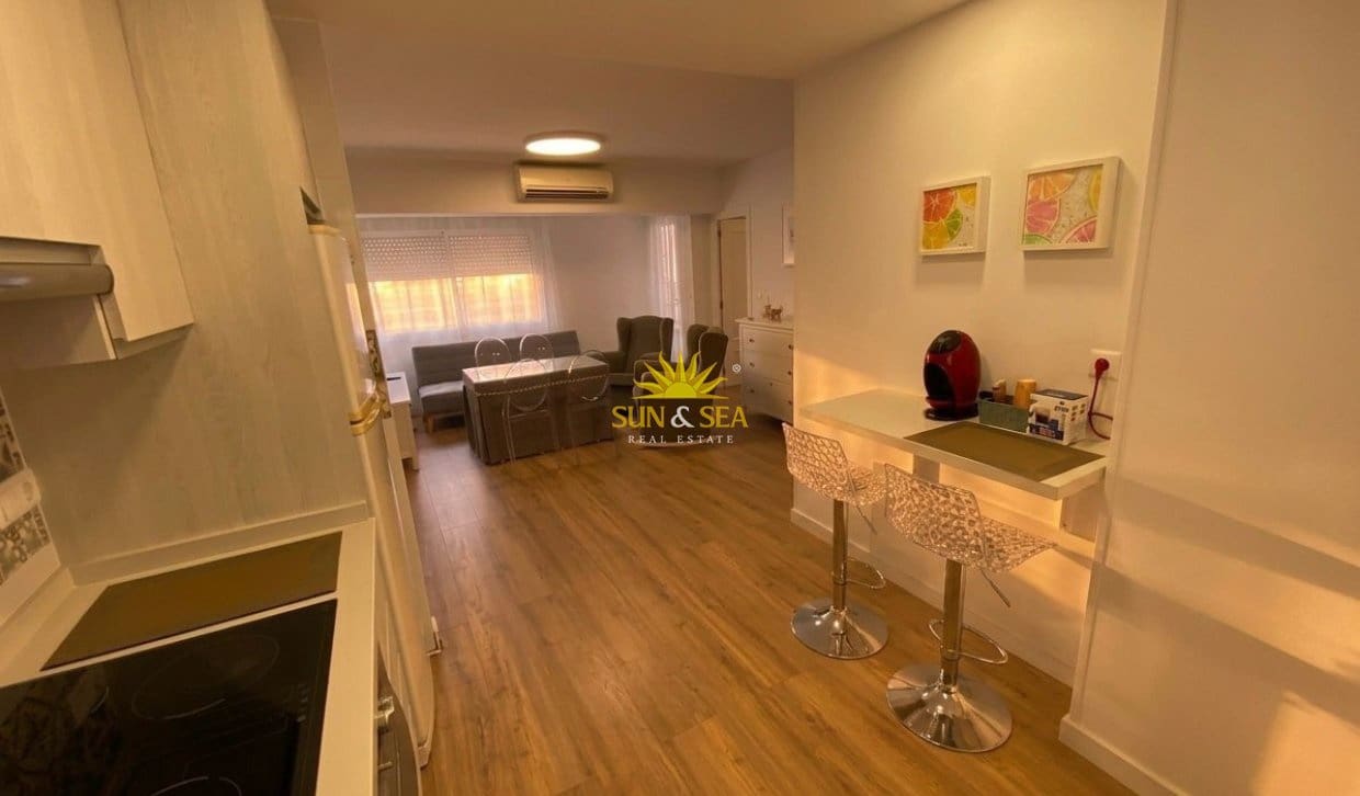 2 Zimmer Apartment zu vermieten in Torrevieja - 900 € (Ref: 9918626)
