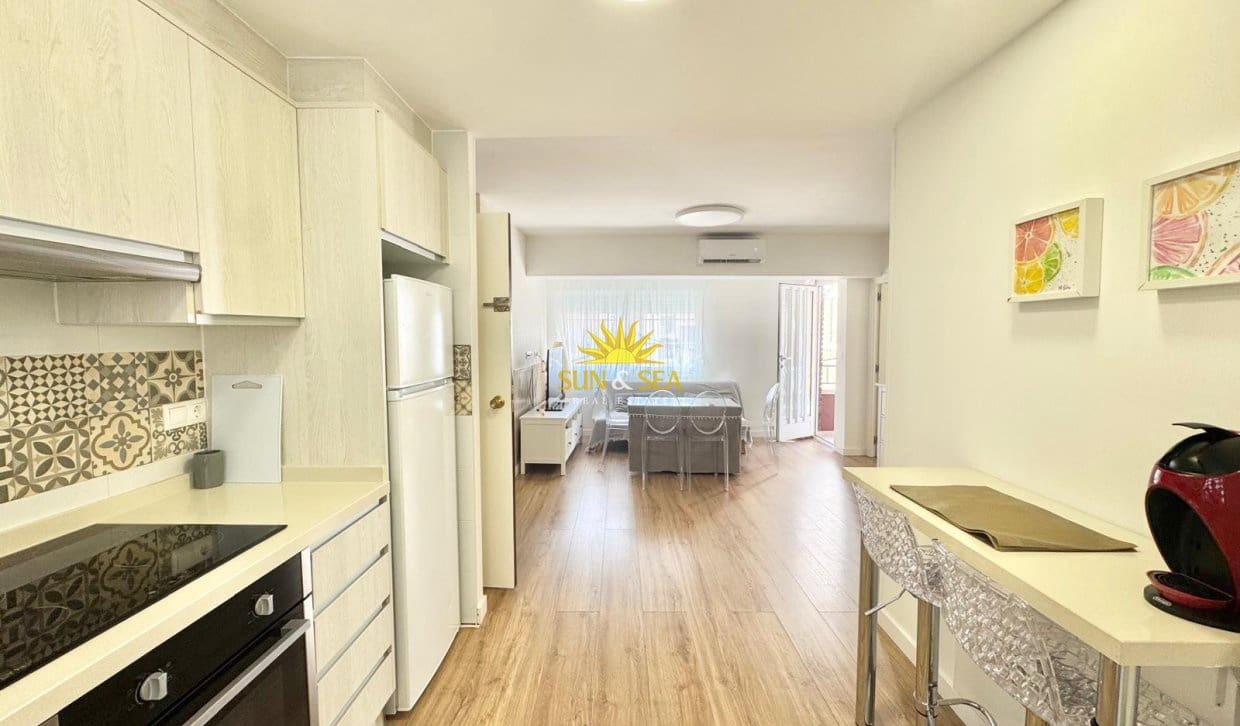 2 quarto Apartamento para arrendar em Torrevieja - 900 € (Ref: 9918626)