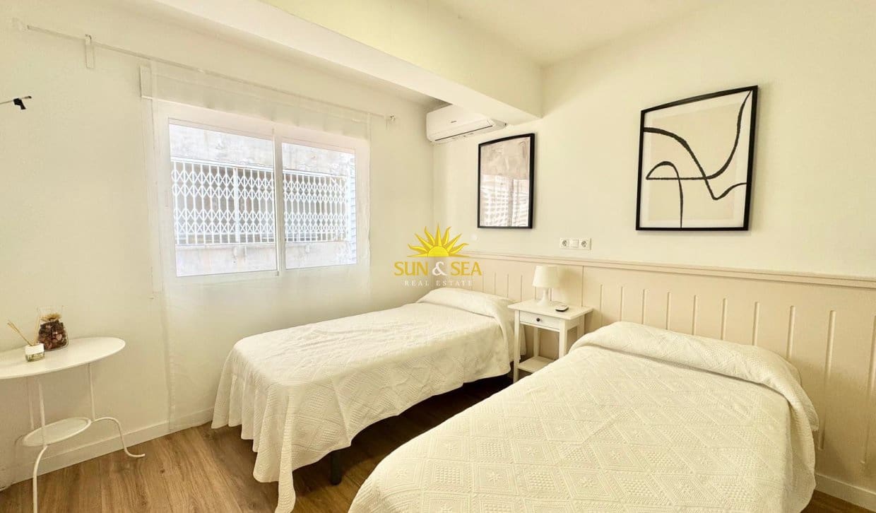 2 quarto Apartamento para arrendar em Torrevieja - 900 € (Ref: 9918626)