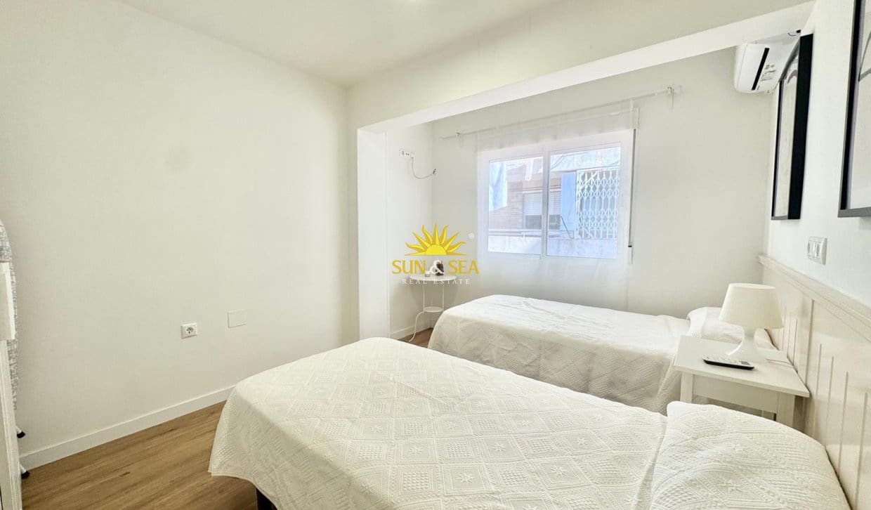 2 quarto Apartamento para arrendar em Torrevieja - 900 € (Ref: 9918626)