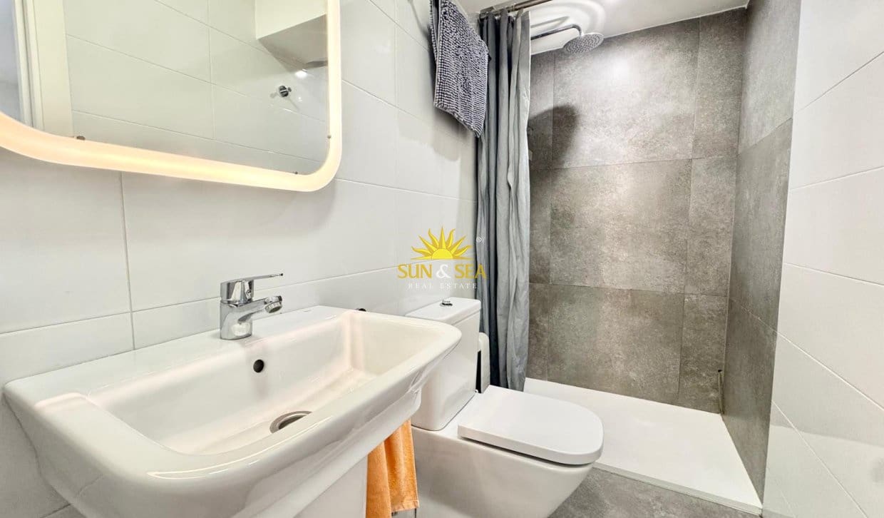 2 quarto Apartamento para arrendar em Torrevieja - 900 € (Ref: 9918626)