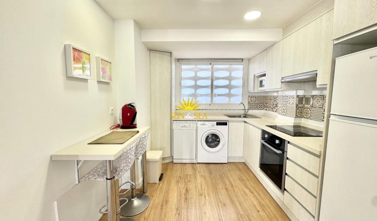2 quarto Apartamento para arrendar em Torrevieja - 900 € (Ref: 9918626)