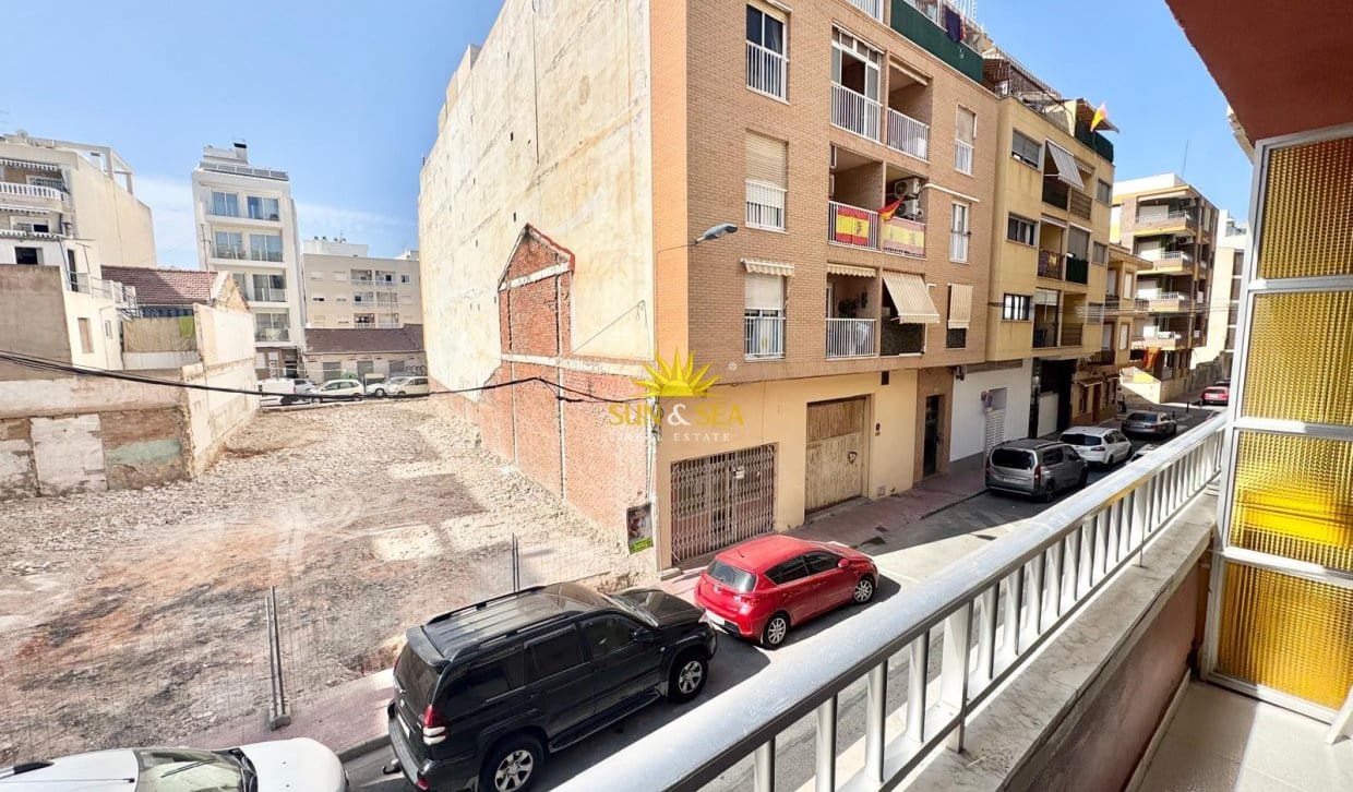 2 quarto Apartamento para arrendar em Torrevieja - 900 € (Ref: 9918626)