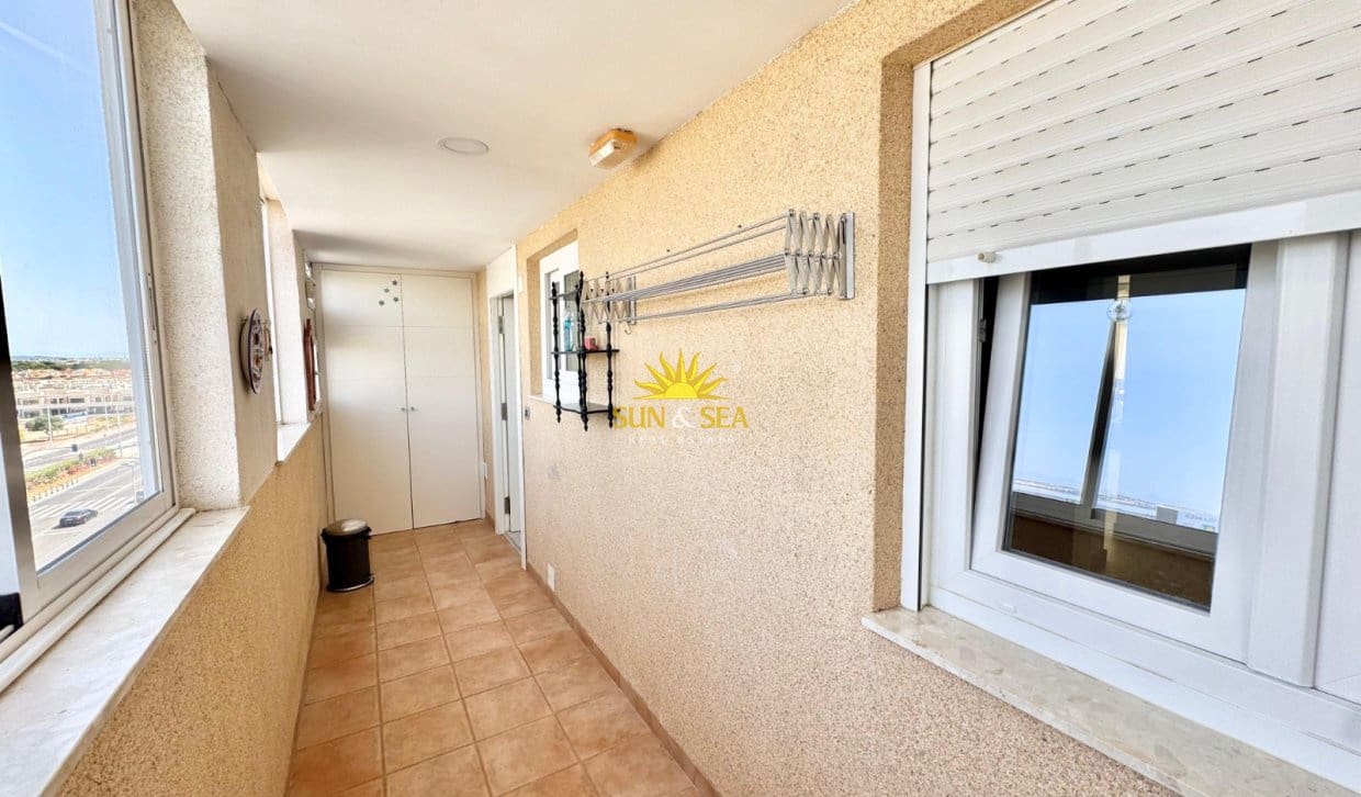 Appartement de 3 chambres à louer à Torrevieja avec piscine - 1 300 € (Ref: 9918790)